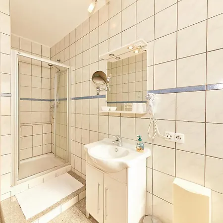 Zum Dicken Baum Pensionat 3*